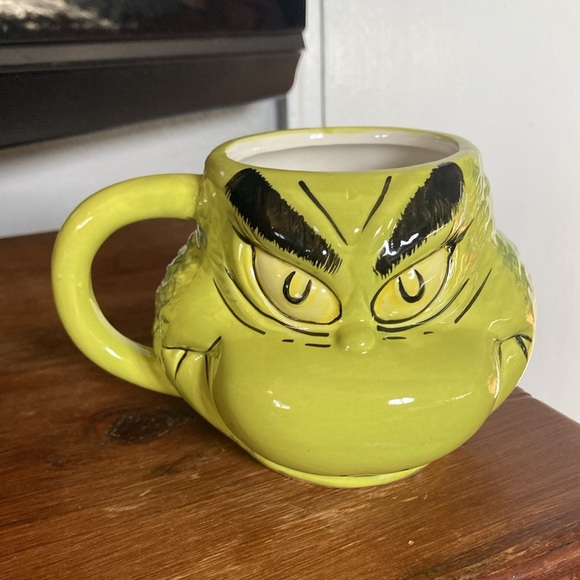 Brand NWT- 18floz- Dr Seuss Ent. The Grinch Hand Painted Ceramic Mug - Picture 15 of 15